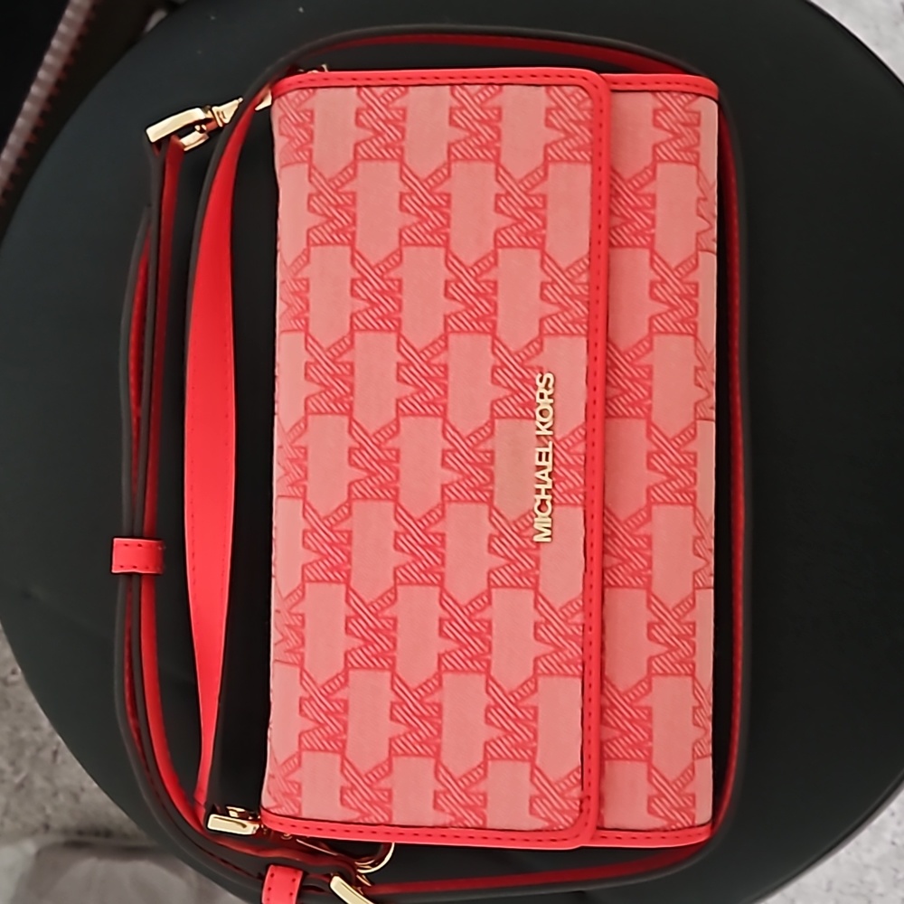Michael Kors Large Jet Set Logo Wallet